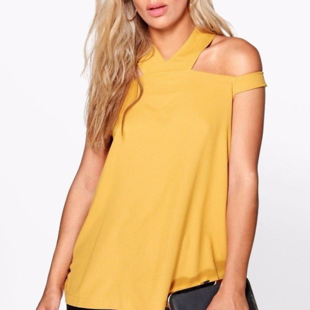 NWOT Boohoo Plus Mustard Top Size 16